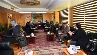 محافظ الفيوم يتابع إجراءات توصيل المرافق للمجمع الصناعي بقرية هوارة 