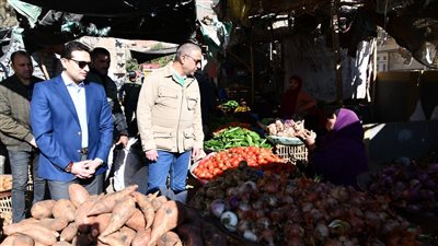 محافظ الفيوم يتفقد الأسواق للاطمئنان على توافر السلع 