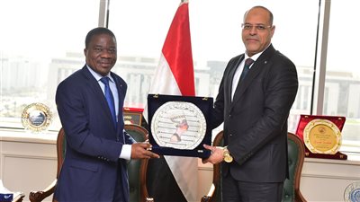 وزير العمل يبحث مع سفير جمهورية كوت ديفوار بالقاهرة الملفات المُشتركة