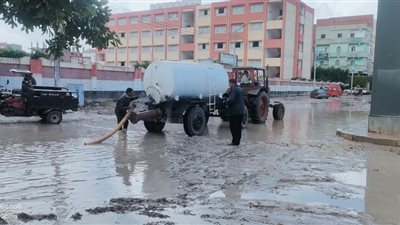 أبو المطامير تكثف جهودها لكسح مياه الأمطار من الشوارع 