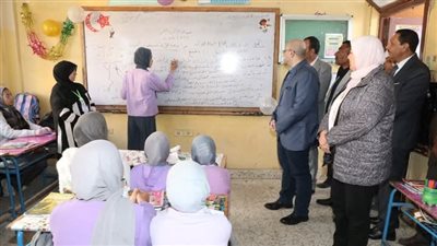 محافظ بني سويف يتابع انتظام الدراسة ويفتح حواراً مع طالبات مدرسة سمسطا الإعدادية
