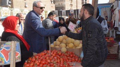 إقبال كثيف على أسواق اليوم الواحد بطنطا والمحلة 