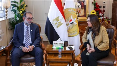 وزيرة التنمية المحلية تبحث مع رئيس هيئة سلامة الغذاء التعاون المشترك 