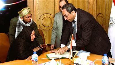 150 شكوي ترد إلي ديوان قنا.. والمحافظ يحيلها إلى جهات الاختصاص 