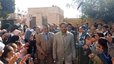 ممر شرفي لمدير مدرسة ومشرف التغذية بالشقيفي للتعليم الأساسى بابو تشت