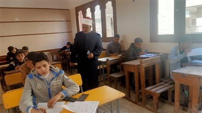 وكيل قطاع المعاهد الأزهرية يتابع امتحانات النقل الثانوي بالشرقية 