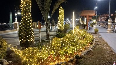 صور| الأضواء تُزين مدينة الشمس في احتفالات رأس السنة 