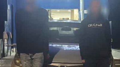 ضبط المتهمين بالنصب على مواطن باعوا له سيارة برخصة مزورة