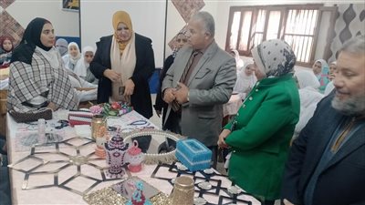 مدير تعليم الفيوم يشهد ندوات وأنشطة طالبات مدرسة الفنية الجديدة للبنات