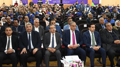 محافظ الفيوم ورئيس الجامعة يشهدان احتفالية 