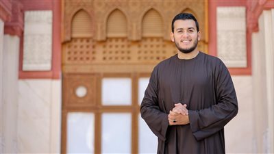 إندونيسيا تستعين بالقارئ المصري «علاء عقل» في رمضان