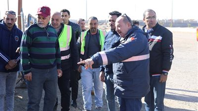   رئيس هيئة الصرف الصحى بالإسكندرية يتفقد خط طرد الشبكة