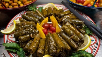 طريقة عمل ورق العنب باللحمة المفرومة