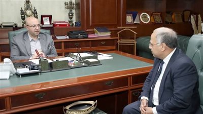 محافظ بني سويف يناقش عدد مع من الملفات وبرامج الحماية الاجتماعية