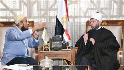 وزير الأوقاف يستقبل ممثل سلطان البهرة بالهند