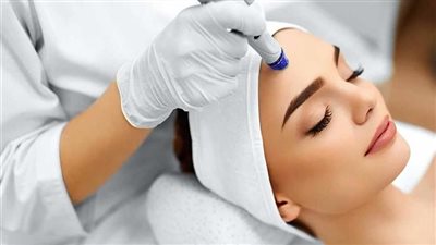 أحدث تقنيات العناية بالبشرة| من الليزر إلى التقشير الكيميائي