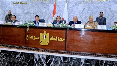 محافظ سوهاج يترأس اجتماع المجلس التنفيذي لمناقشة الملفات الحيوية 