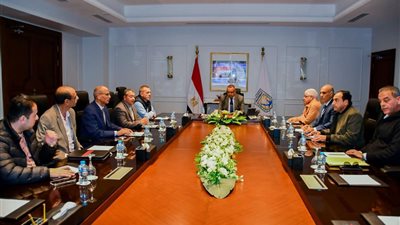 محافظ جنوب سيناء يبحث مع رؤساء المدن استراتيجية التنمية المستدامة 