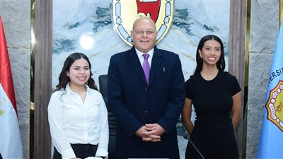 رئيس جامعة سوهاج يلتقي وفداً طلابياً من المكسيك ضمن برنامج التبادل الطلابي