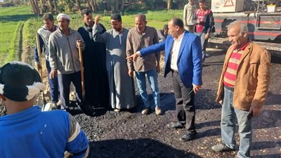 رئيس مركز قوص يتفقد أعمال الرصف بجزيرة مطيرة