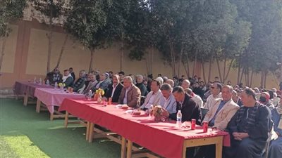 مدرسة الشيخ علي الابتدائية تحتفل بعدد من معلميها لبلوغهم سن التكريم