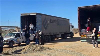 توزيع مساعدات غذائية وبطاطين على أهالي حلايب وشلاتين