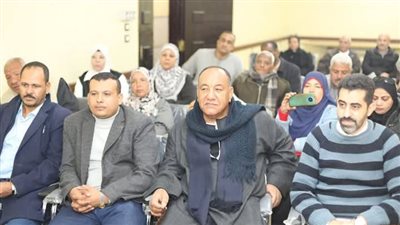 لبحث توفير السلع باسعار مخفضة اجتماع موسع ممثلى الاحزاب والجمعيات بنجع حمادي