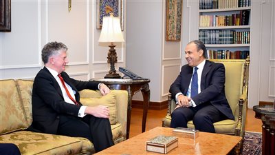 وزير الخارجية والهجرة يستقبل مستشار الأمن القومي البريطاني