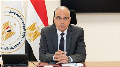 وزير الري يتابع إجراءات 