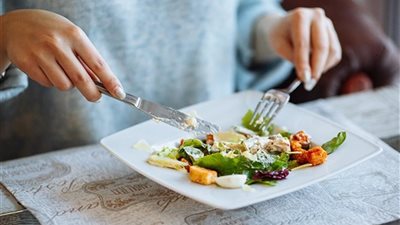 دراسة تكشف تأثير توقيت الوجبات على صحة الجسم 