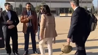 الشرع يمتنع عن مصافحة وزيرة الخارجية الألمانية بعد وصولها لمطار دمشق