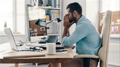 أضرار الجلوس لفترات طويلة وكيفية الوقاية منها