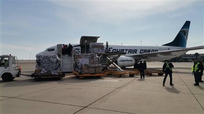 شاهد.. تفاصيل وصول طائرة مساعدات مصرية إلى دمشق محملة بـ١٥طنًا