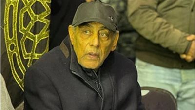 موقف إنساني لـ أحمد بدير مع معجبة في عزاء شقيقته.. صورة 