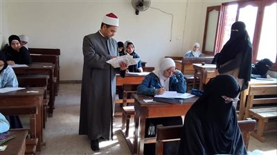 انتظام امتحانات مادة الأدب والنصوص والمطالعة بالثانوية الأزهرية في الإسماعيلية 