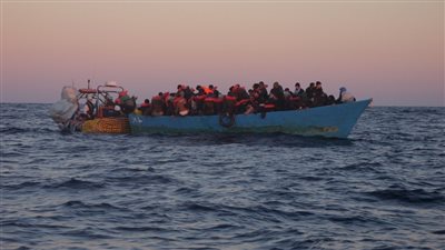 خفر السواحل الماليزي يعترض قاربين يحملان 300 مهاجر غير شرعي من ميانمار 