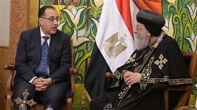 رئيس الوزراء يقدم التهنئة للبابا تواضروس الثاني بمقر الكاتدرائية