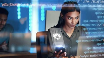 كيف تحمي هاتفك الذكي من الاختراق والتهديدات الإلكترونية