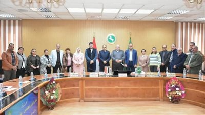 لتهنئتهم بعيد الميلاد المجيد.. محافظ الشرقية يلتقي العاملين المسيحيين بالديوان العام