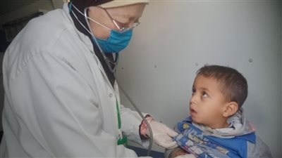 الكشف على 1066 مواطن بقرية بنى عقبة في بني سويف