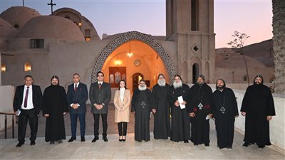 محافظ البحيرة تقدم التهنئة بعيد الميلاد المجيد فى مطرانية دمنهور  
