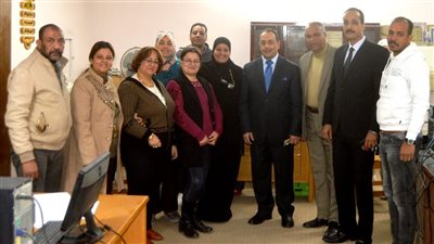 عميد حقوق قنا يهنئ العاملين والطلاب الأقباط بعيد الميلاد المجيد