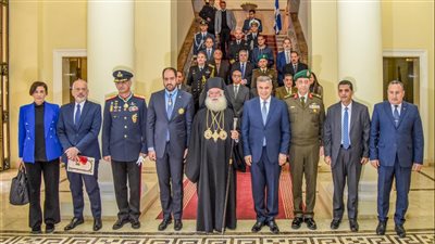 محافظ الإسكندرية يشارك الإخوة الاقباط احتفالاتهم بعيد الميلاد المجيد