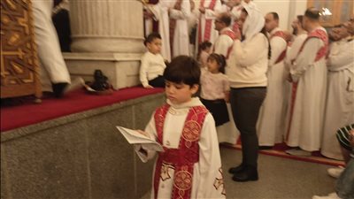 صور| أجواء تسودها المودة.. قداس عيد الميلاد ووفود المهنئين تزور الكنائس في الأقصر