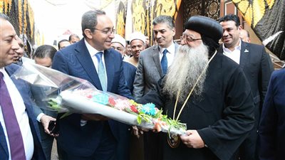 محافظ قنا يبدأ جولاته للتهنئة بعيد الميلاد المجيد من مطرانية دشنا 