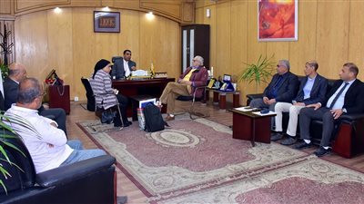 نائب المحافظ يبحث انضمام وتسجيل 