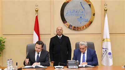 الوزير يشهد توقيع عقد مشروع تمويل وإنشاء الميناء الجاف والمنطقة اللوجستية بالعاشر من رمضان 