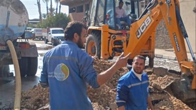 الفيوم تعالج الكسر المفاجئ بخط طرد محطة الصرف الصحي بأبو جنشو