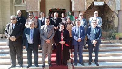 قيادات تعليم سوهاج يقدمون التهاني بعيد الميلاد المجيد بالكنائس والمطرانيات