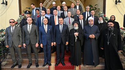محافظ جنوب سيناء يهنئ الإخوة الأقباط بعيد الميلاد خلال زيارته لكاتدرائية السمائيين